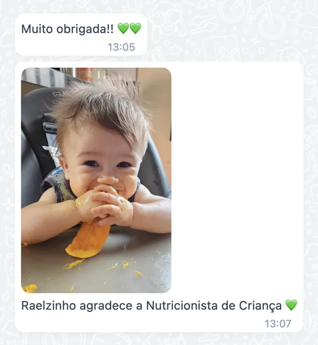 Depoimento com foto de bebê comendo